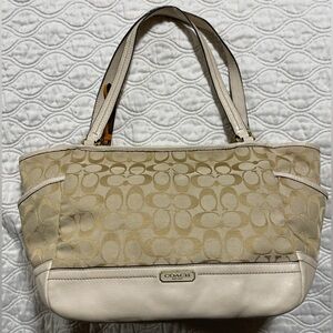 Coach Park Signature Carrie Tote in Light Khaki & Parchment